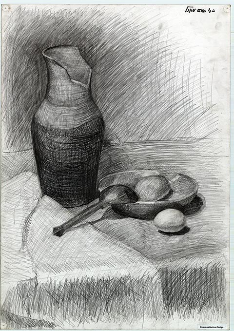 Abgebrochene Kanne. Alexander Babel, 4. Klasse, 2000/2001, Bleistift, 62 × 43 cm. Entstanden im Zeichenunterricht der Kinderkunstschule in Nowomoskowsk (Russland).