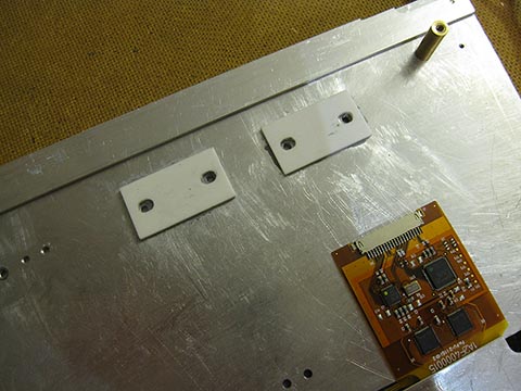 Audioverstärker Crunch GTO 4120. Platine auf Aluminiumplatte montiert. Car-PC für Mercedes E-Klasse, W211, Audio 20.