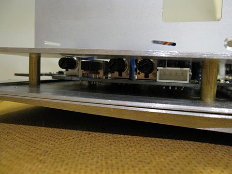 Audioverstärker Crunch GTO 4120. Einstellung der Klangfrequenzen. Car-PC für Mercedes E-Klasse, W211, Audio 20.