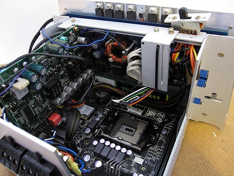 Zusatzplatine des Audioverstärkers Crunch GTO 4120. Car-PC für Mercedes E-Klasse, W211, Audio 20.