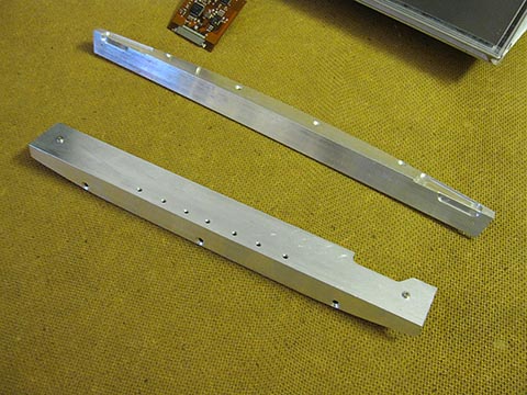 Rahmenteile des 10,1-Zoll Bildschirms und Touchscreens. Car-PC für Mercedes E-Klasse, W 211, Audio 20.