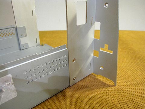 Gehäuse. Befestigungspunkte. Car-PC für Mercedes E-Klasse, W 211, Audio 20.