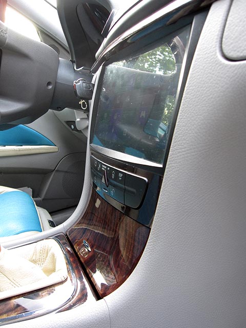 Kinematik. Eingeschobene Schublade. Car-PC für Mercedes E-Klasse, W 211, Audio 20.