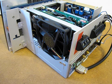 Car-PC für Mercedes E-Klasse, W 211, Audio 20. Zerotherm ATOM 30H Multi CPU Cooler. Gesamtansicht.