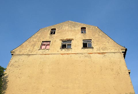 Западная торцевая стена в 2020 году.