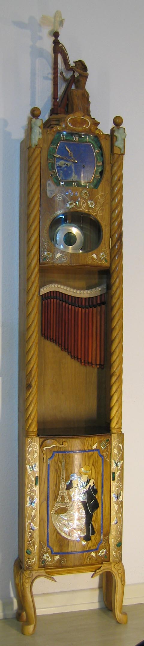 Bodenstanduhr. Autorarbeit von Alexander Babel. Gesamtansicht.