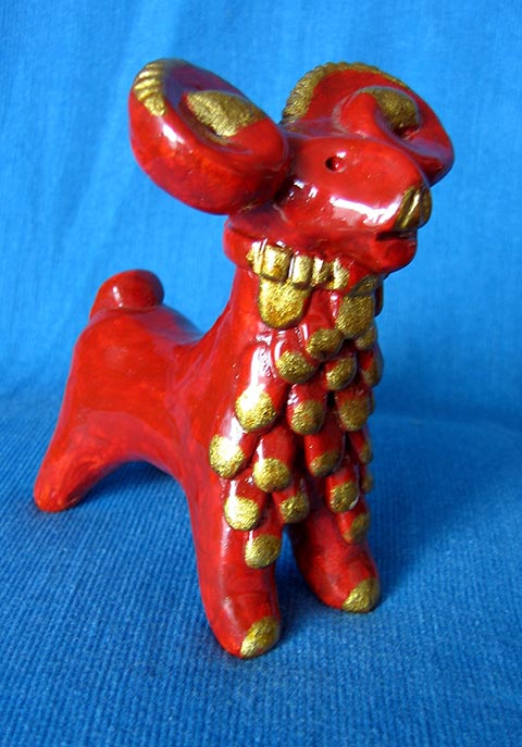 „Widder“. Abashev-Spielzeug. 2000. Arbeit aus der Studienzeit an der Kunstschule für Kinder in Nowomoskowsk (Russland).