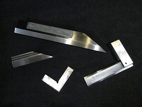 Haarlineal mit beidseitiger Fase. Winkel.