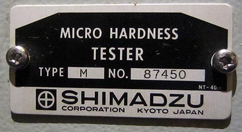 Shimadzu Mikrohärteprüfgerät Typ M, Japan. Logo.