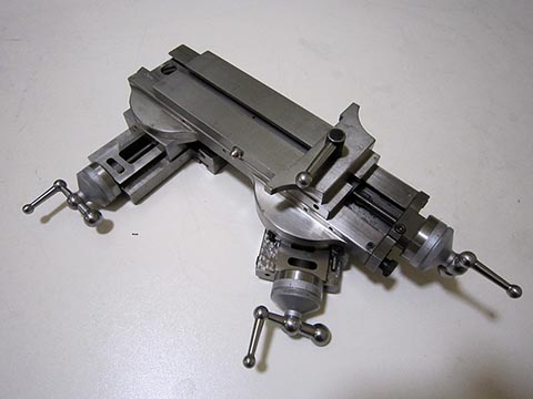 Kreuzschlitten für Schaublin 70 Drehmaschine mit zwei Querwagen. Doppelwagen. Unteransicht.