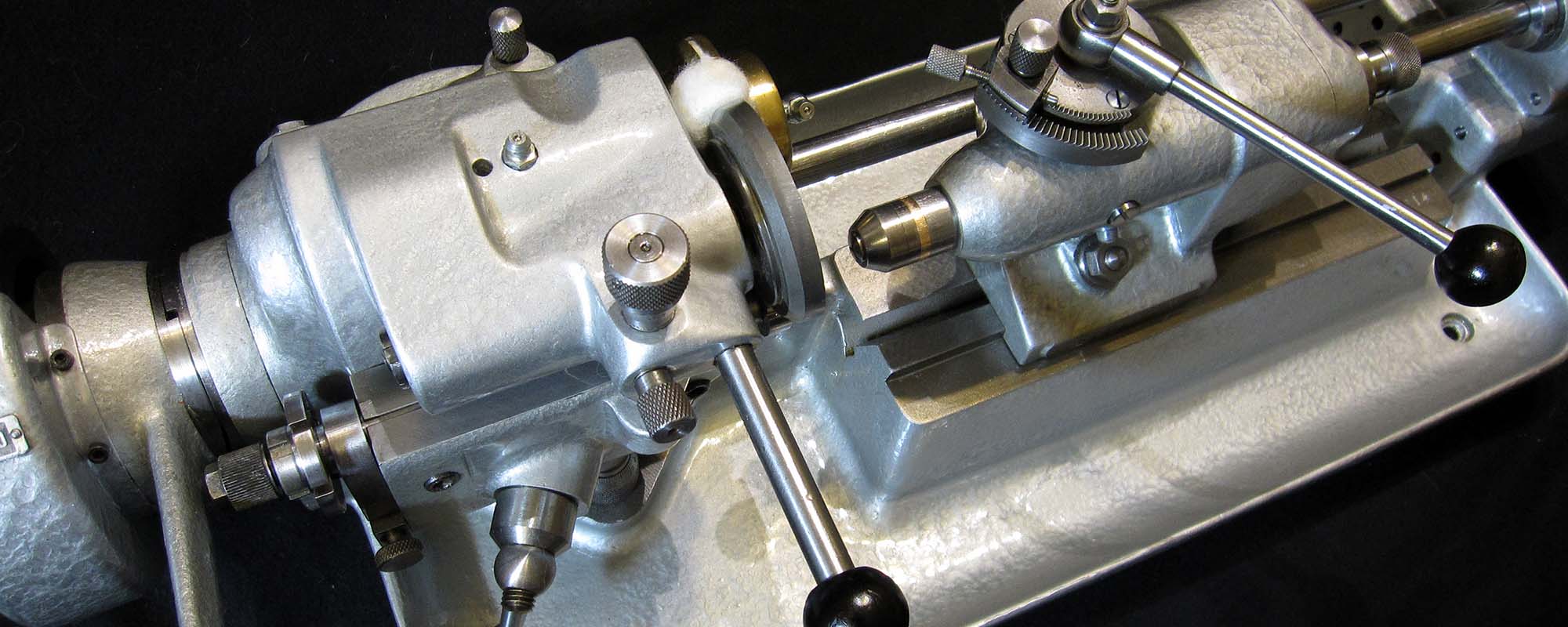 Steinel SR 2 Walzmaschine für Zapfen, Villingen-Schwenningen an der Neckar (Deutschland). Gesamtansicht von oben.