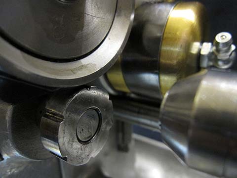 Steinel SR 2 Walzmaschine für Zapfen. Fester Sockel (hart wie Stein) mit Ausschnitten.