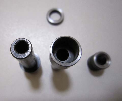 Universelle Vorrichtung für die Triebnietmaschine von BOLEY zum Abziehen der Doppelrolle. Geänderte Buchsenkonstruktion anstelle der Originalbuchse. Draufsicht.